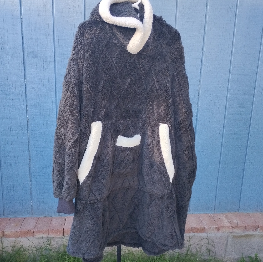 Oversized Fleece And Sherpa Wearable Hooded Blanket For Adults. Black Cozy